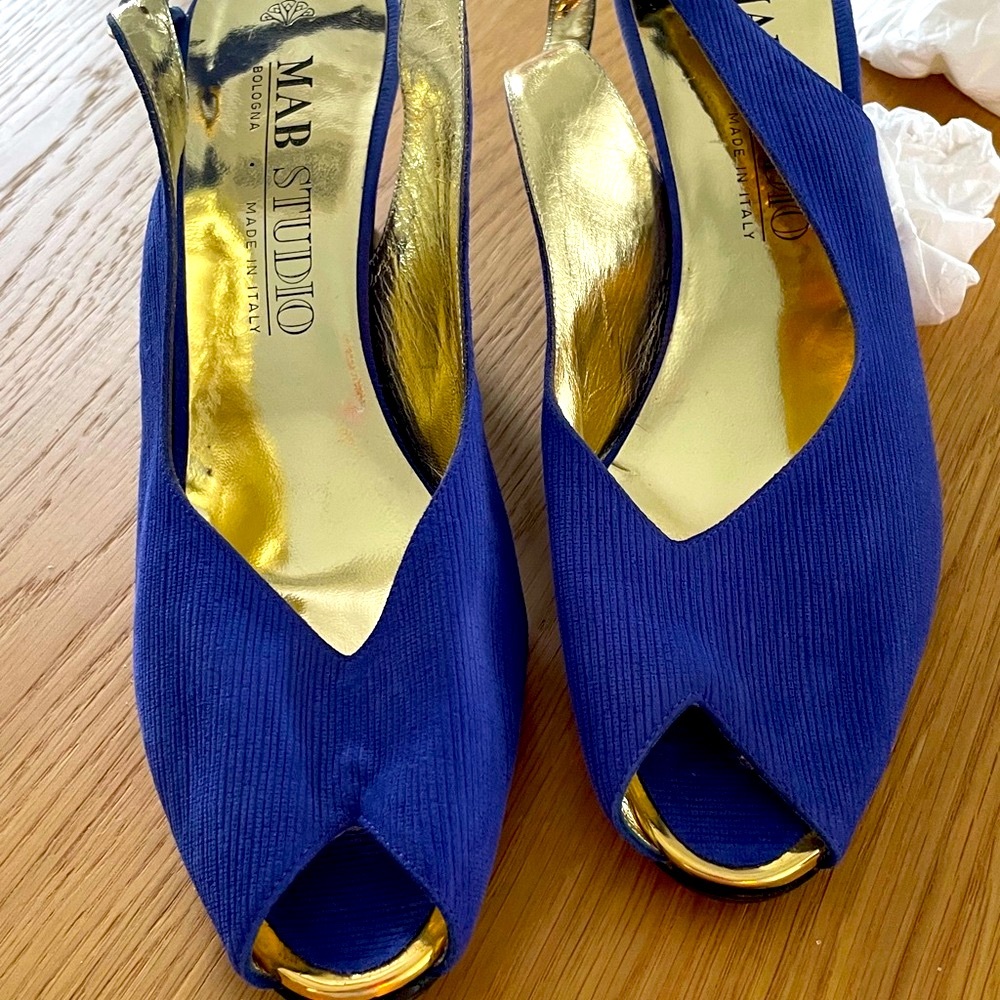 New MAB Studio Italian Blue Slingback Heels size 9